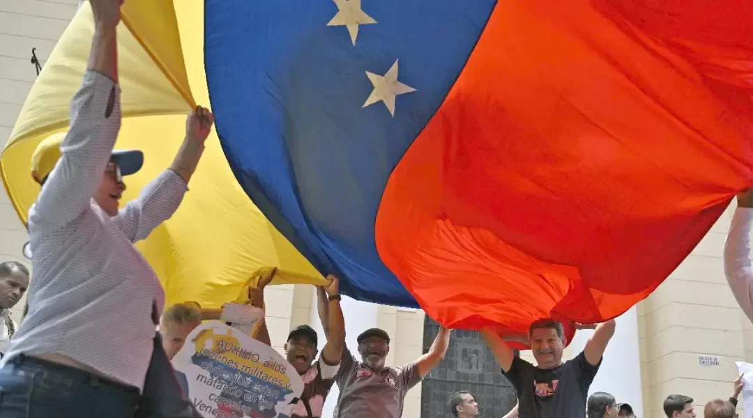 Estados Unidos iza su bandera en embajada de Venezuela luego de siete años de diferencias y tensiones