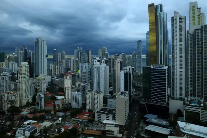 Panamá amplía vigilancia a personas expuestas políticamente y sus familiares por hasta dos años
