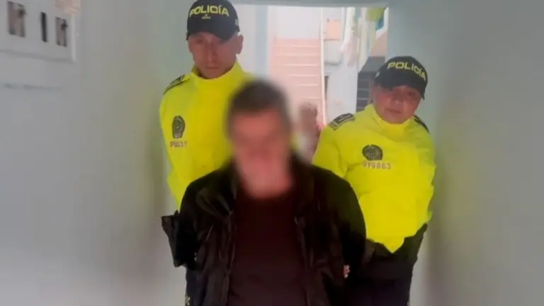 Desmantelan fábrica producción de dólares y pesos falsos en Bogotá: así la ponían a circular