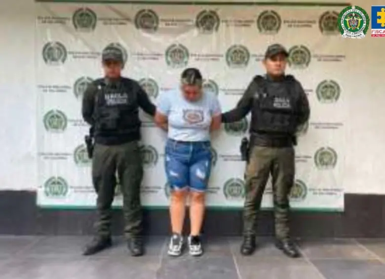 Empleada de banco filtraba datos de clientes a reclusos para fraudes y extorsiones